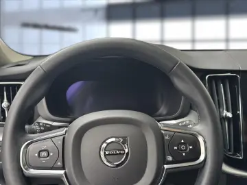 XC 60 Momentum Pro 2WD Bluetooth Navi LED Klima