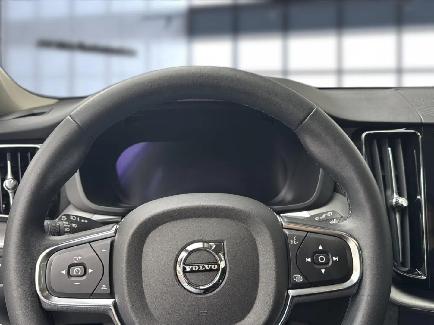 XC 60 Momentum Pro 2WD Bluetooth Navi LED Klima