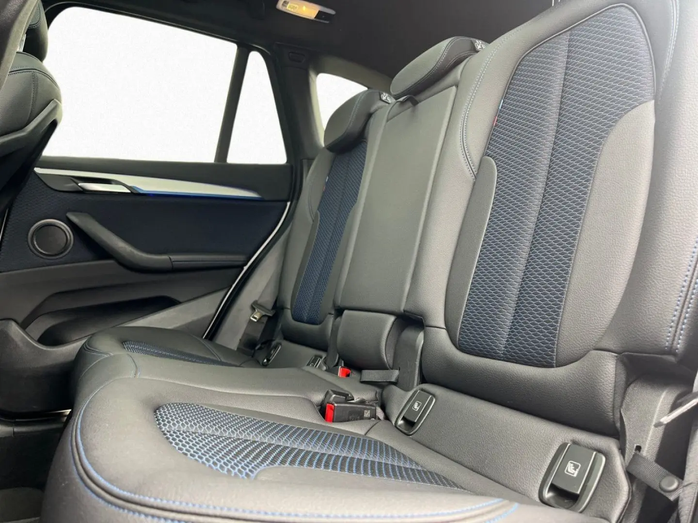 X1 xDrive 20i Aut. M Sport AHK Pano ad.LED 19