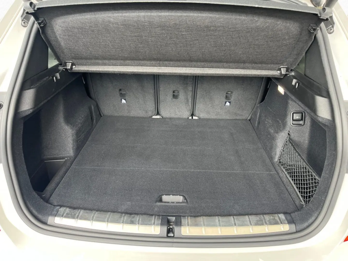 X1 xDrive 20i Aut. M Sport AHK Pano ad.LED 19