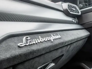 Urus Performante Blu Lacus