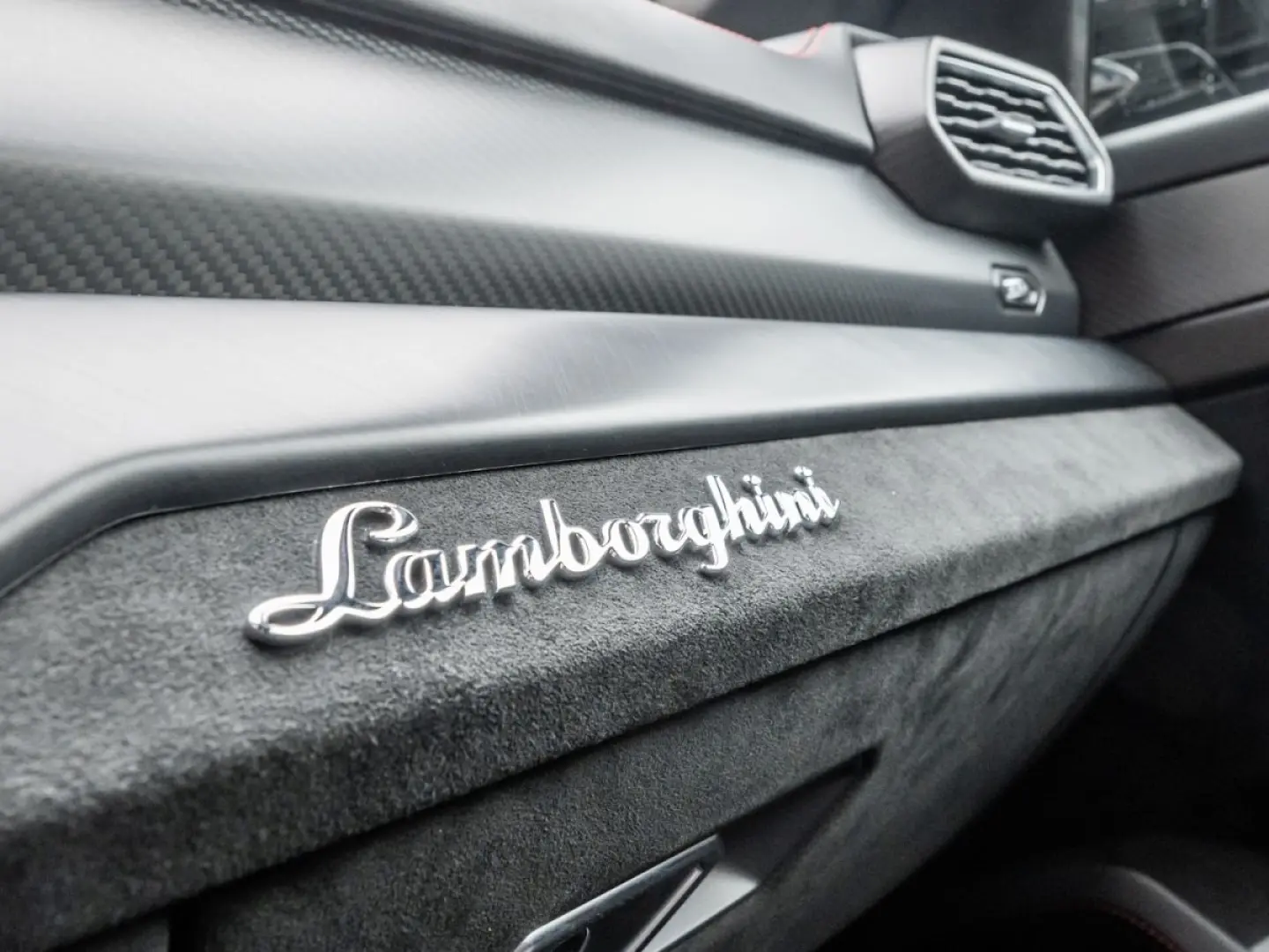 Urus Performante Blu Lacus