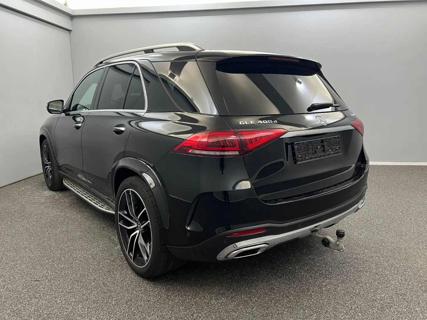 GLE 400d 4M AMG-LINE*AIRM*BURME*PANO*AHK*ACC*22Z