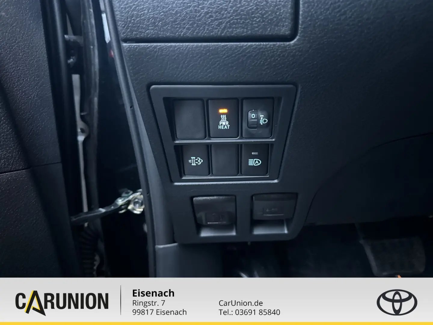 Hilux 2,4 AT COMFORT+AHZV+WANNE