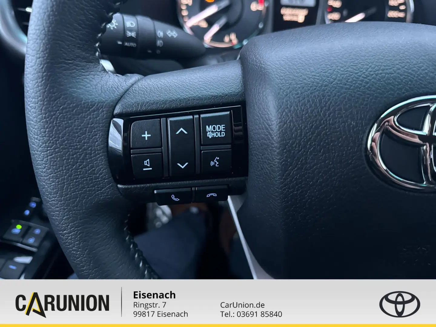Hilux 2,4 AT COMFORT+AHZV+WANNE