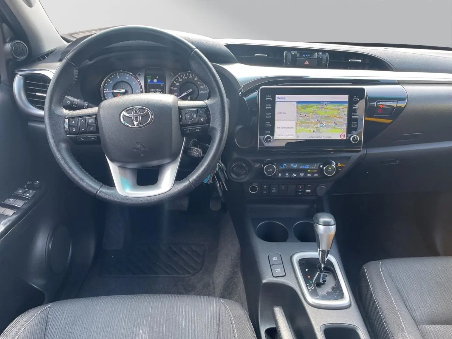 Hilux 2.8 Double Cab 4x4*Navi*Safety Sense*
