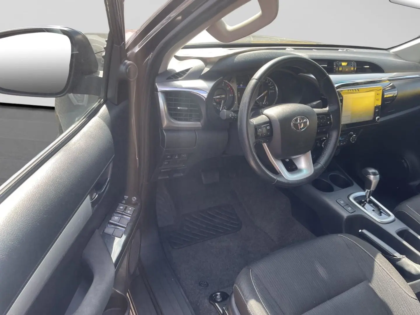 Hilux 2.8 Double Cab 4x4*Navi*Safety Sense*