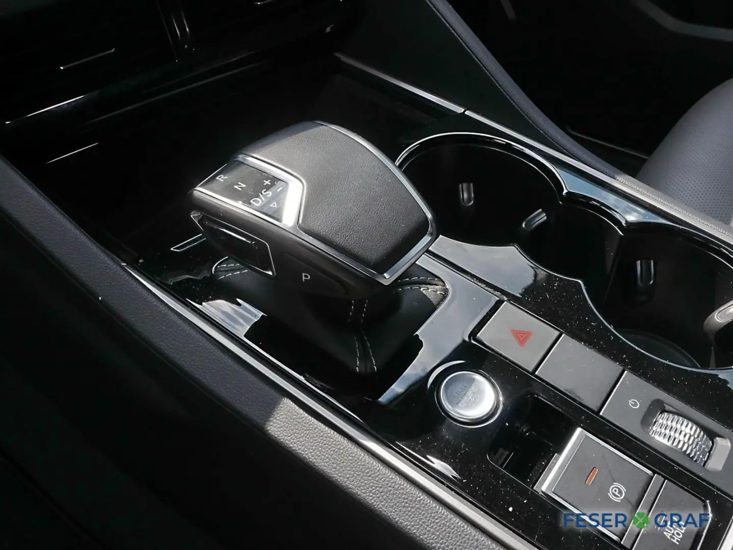 Touareg R-Line 4Motion 3.0 TDI PANO,AHK,RFK,LED
