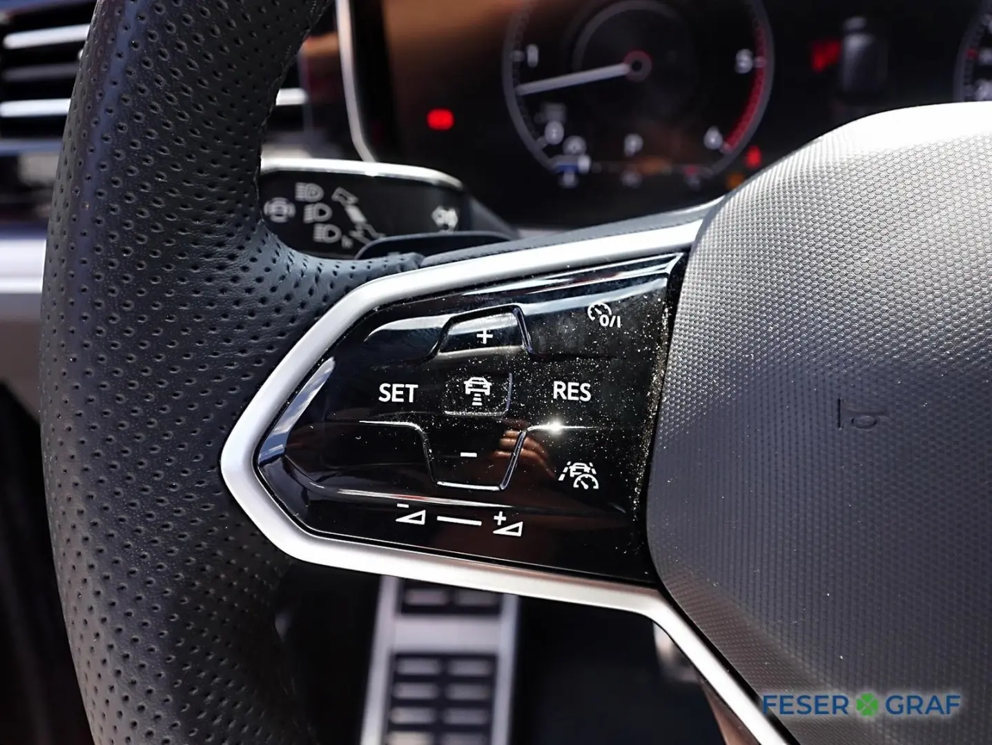 Touareg R-Line 4Motion 3.0 TDI PANO,AHK,RFK,LED