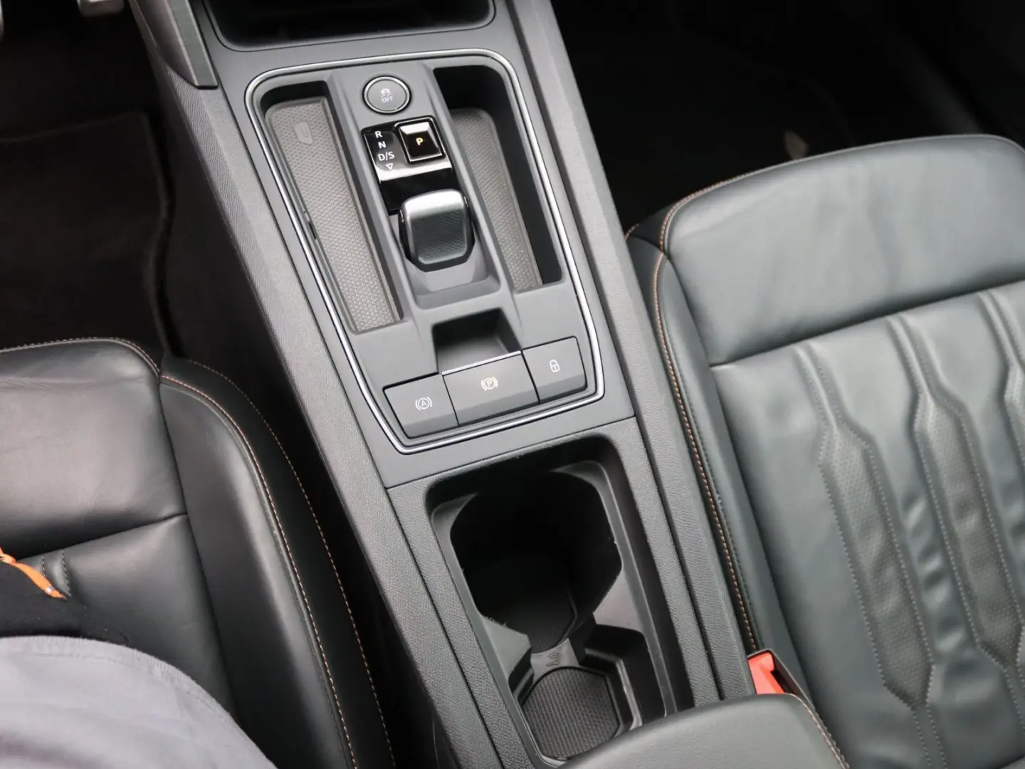 Formentor VZ 2.0TSI 4Drive DSG / Navi, Pano, AHK