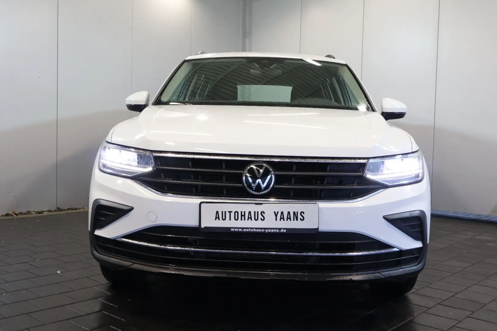 Tiguan 2.0 TDI DSG Life AID+ACC+KAM+LED+NAVI+17
