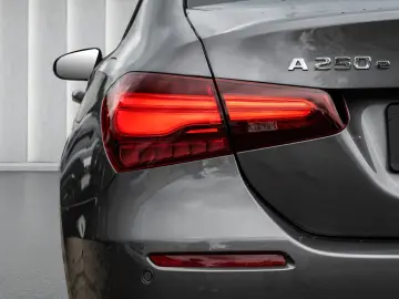 MERCEDES BENZ A250e Limousine mit EQ Hybrid LEASING