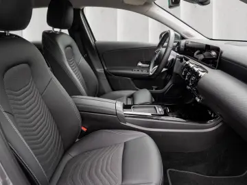 MERCEDES BENZ A250e Limousine mit EQ Hybrid LEASING