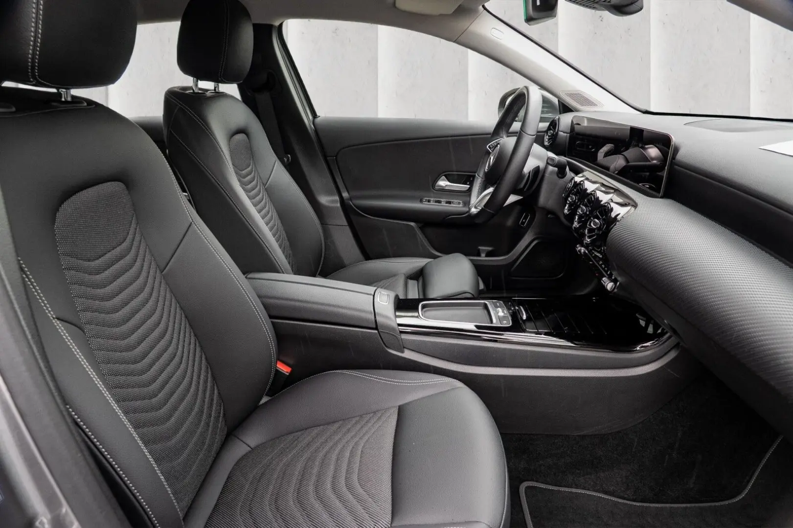 MERCEDES BENZ A250e Limousine mit EQ Hybrid LEASING
