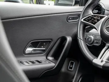 MERCEDES BENZ A250e Limousine mit EQ Hybrid LEASING