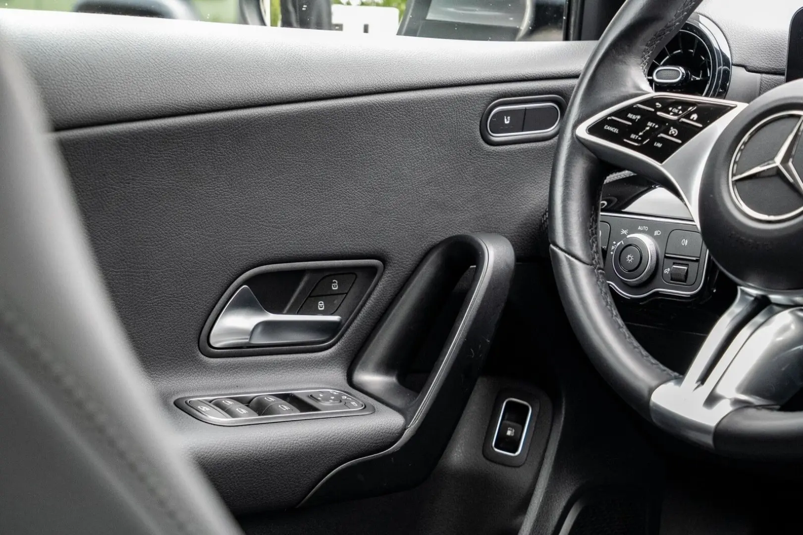 MERCEDES BENZ A250e Limousine mit EQ Hybrid LEASING