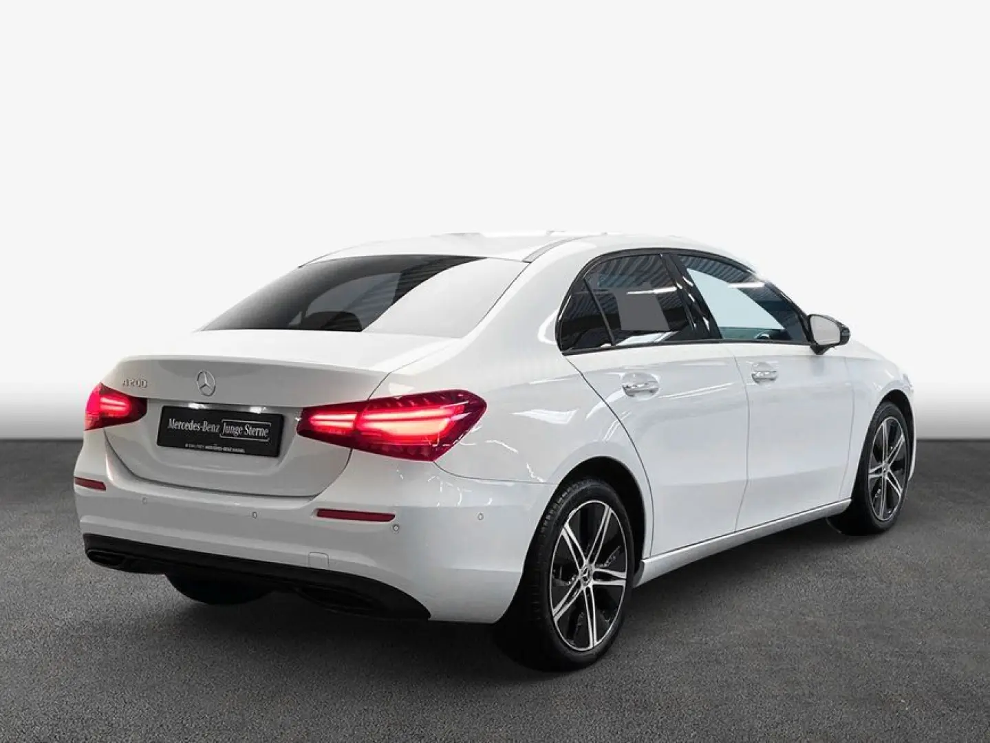 MERCEDES BENZ A200 Limo Sedan PANO LEASING