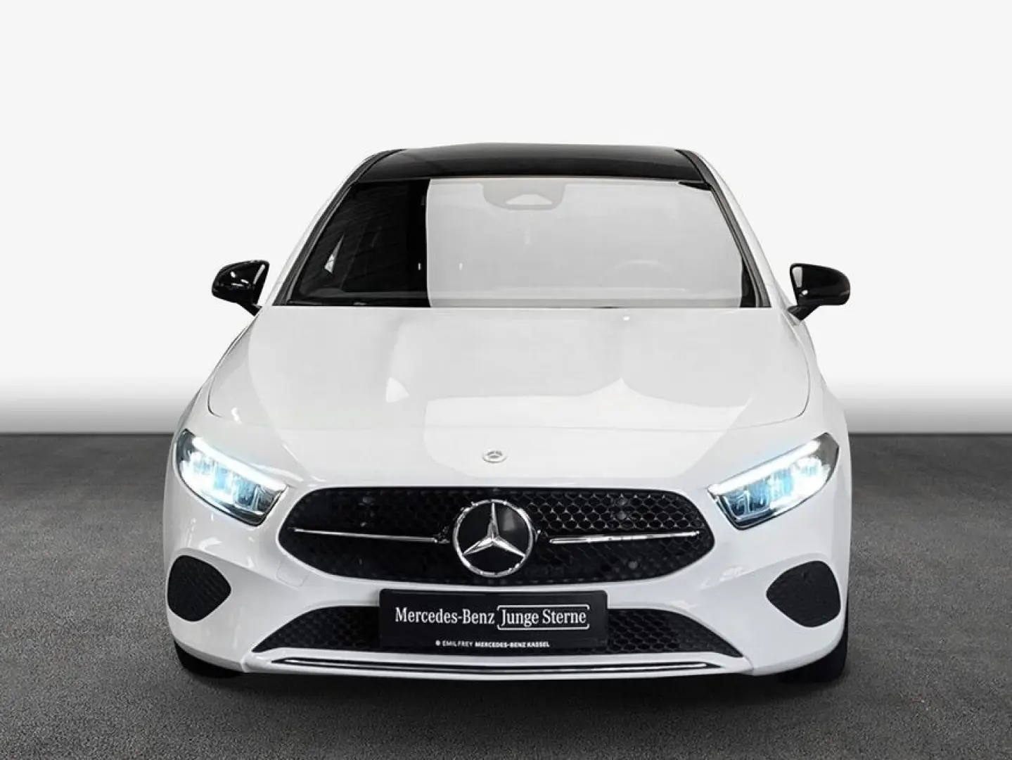 MERCEDES BENZ A200 Limo Sedan PANO LEASING