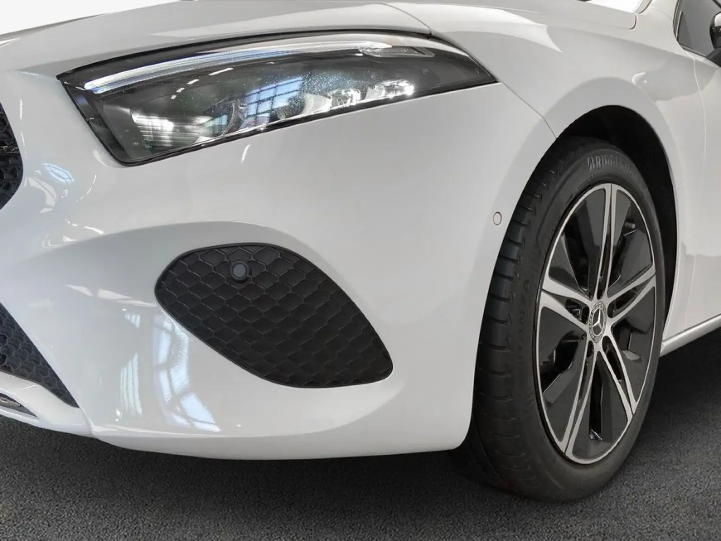 MERCEDES BENZ A200 Limo Sedan PANO LEASING