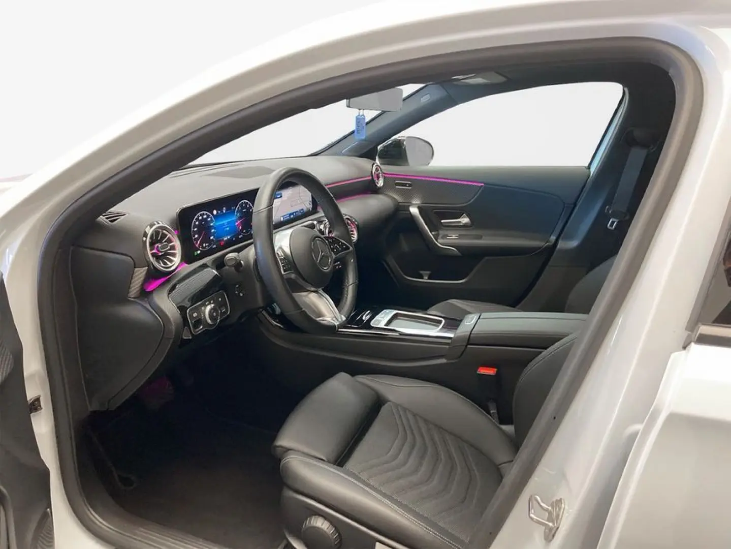 MERCEDES BENZ A200 Limo Sedan PANO LEASING