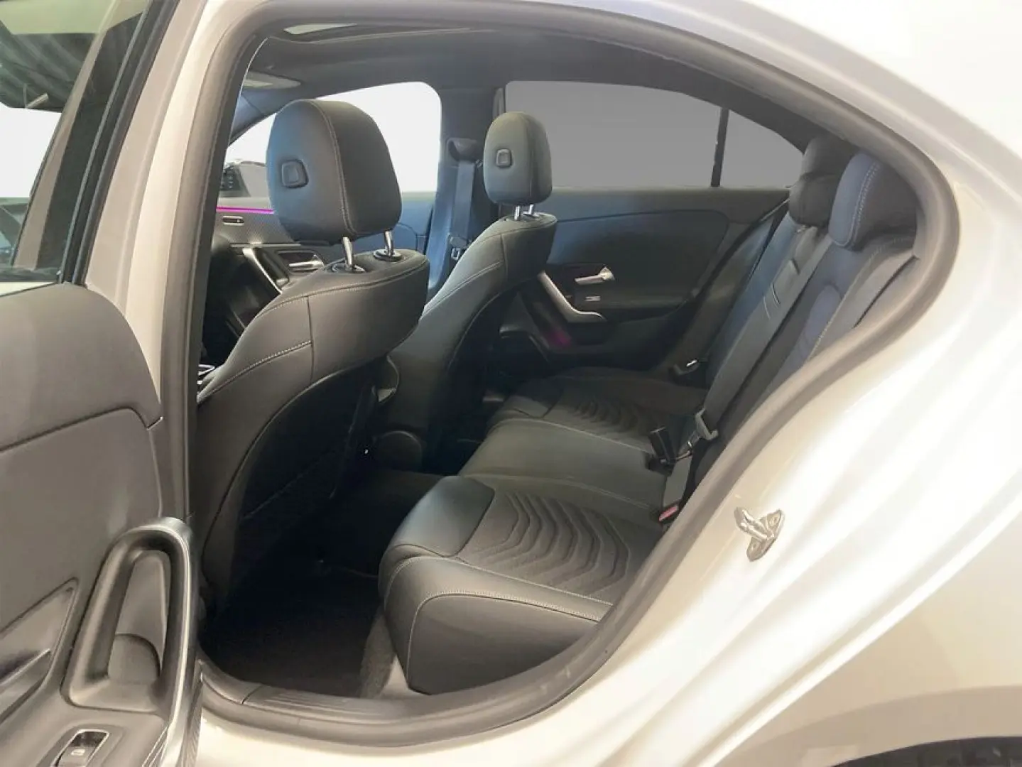MERCEDES BENZ A200 Limo Sedan PANO LEASING