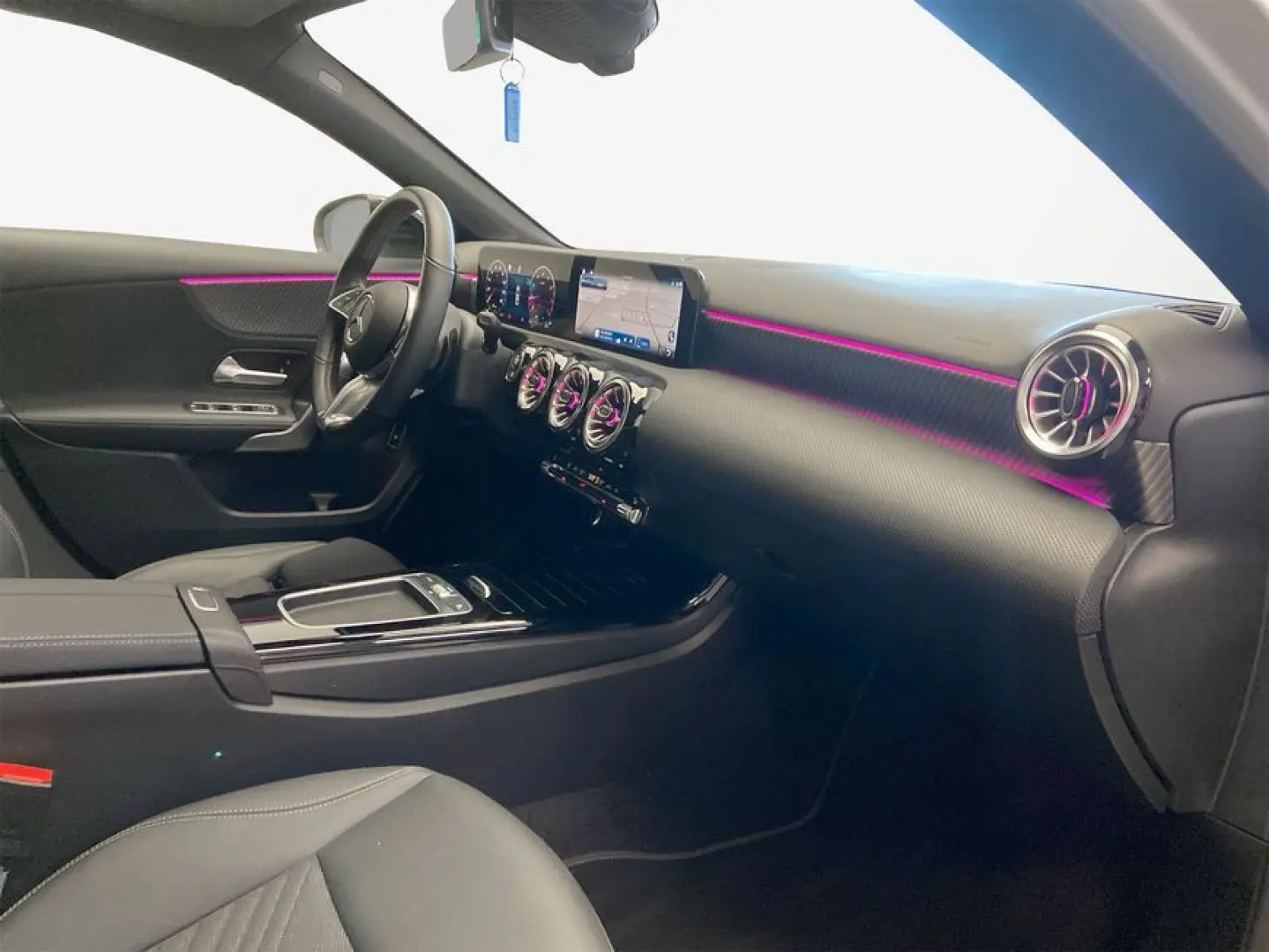 MERCEDES BENZ A200 Limo Sedan PANO LEASING