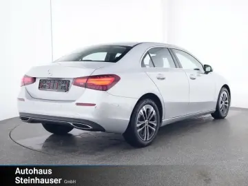 MERCEDES BENZ A200 Limousine LEASING
