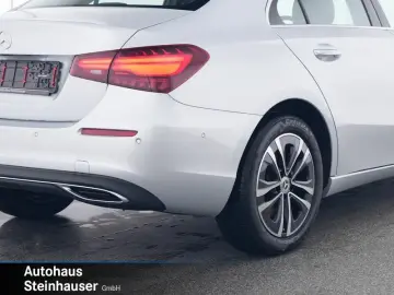 MERCEDES BENZ A200 Limousine LEASING