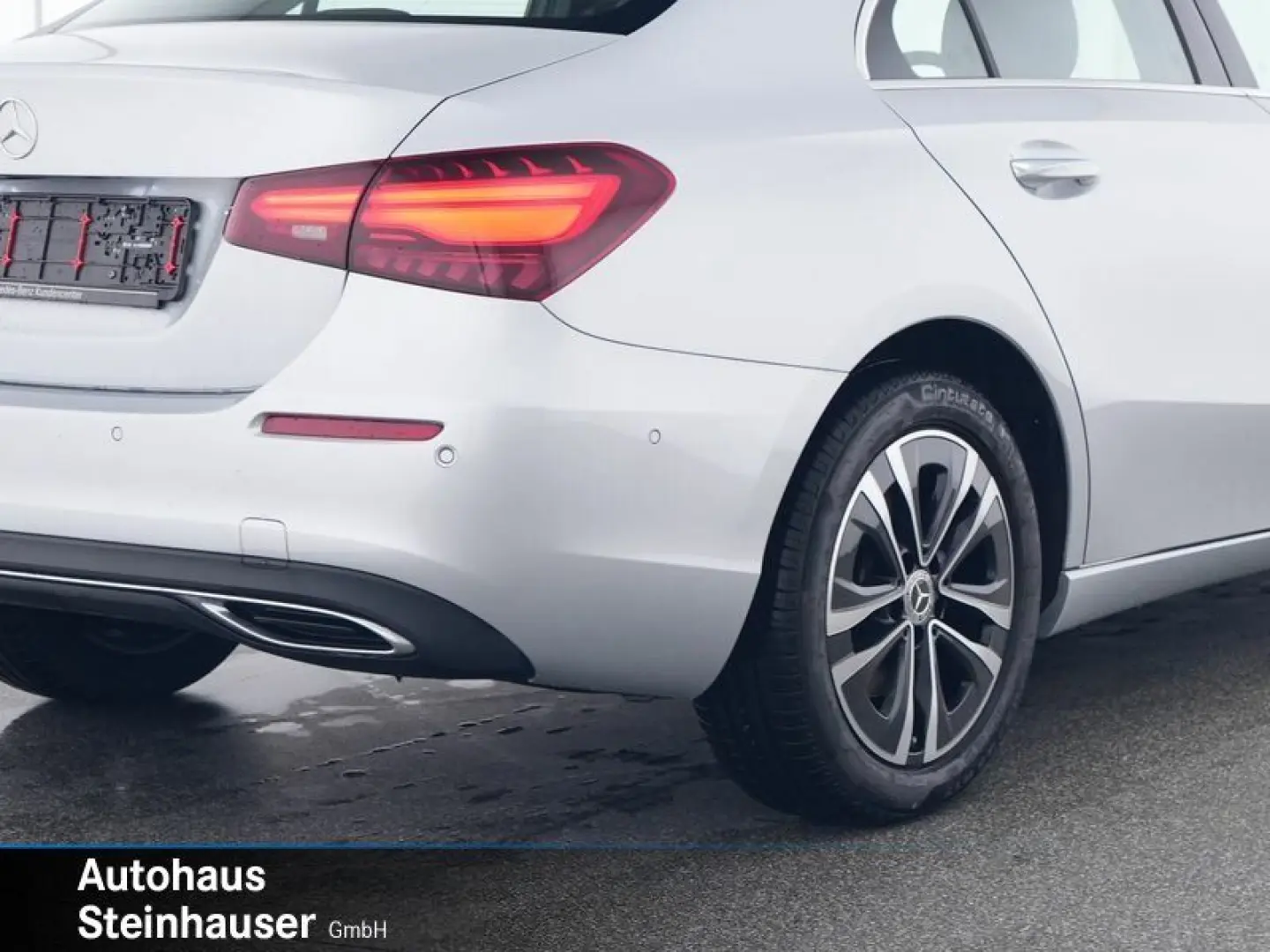 MERCEDES BENZ A200 Limousine LEASING