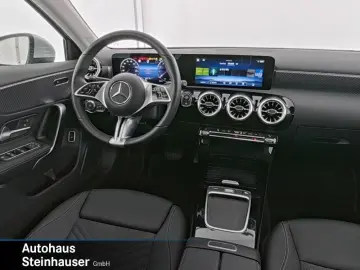 MERCEDES BENZ A200 Limousine LEASING