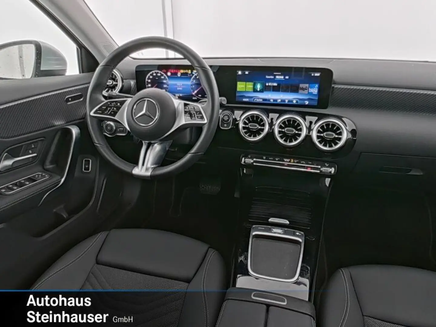 MERCEDES BENZ A200 Limousine LEASING
