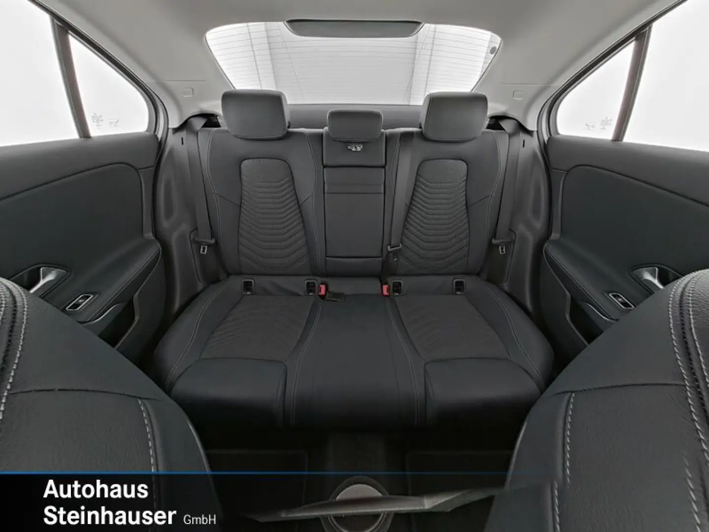 MERCEDES BENZ A200 Limousine LEASING