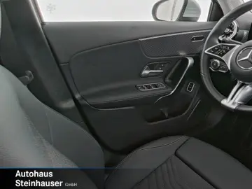 MERCEDES BENZ A200 Limousine LEASING