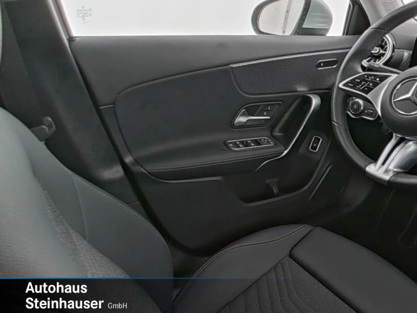 MERCEDES BENZ A200 Limousine LEASING
