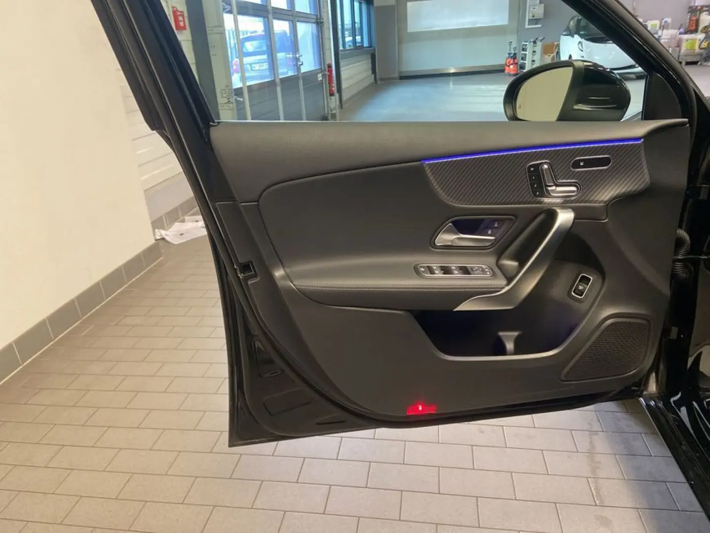 MERCEDES BENZ A200 Limo Progressive PANO LEASING