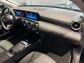 MERCEDES BENZ A220 4MATIC LIMO+Progressive+Multibeam+Pano