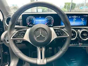 MERCEDES BENZ A220 4MATIC LIMO+Progressive+Multibeam+Pano