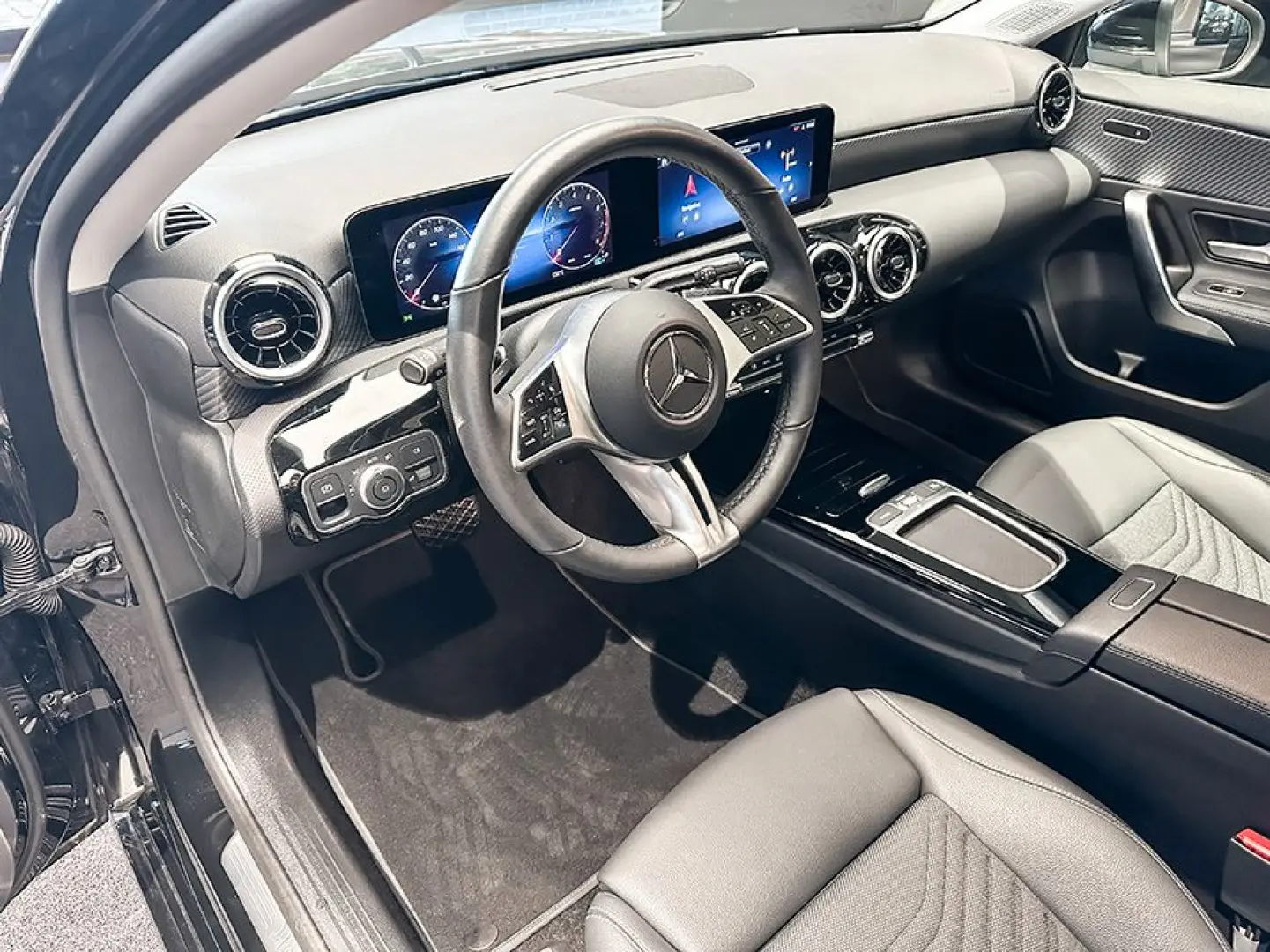 MERCEDES BENZ A220 4MATIC LIMO+Progressive+Multibeam+Pano