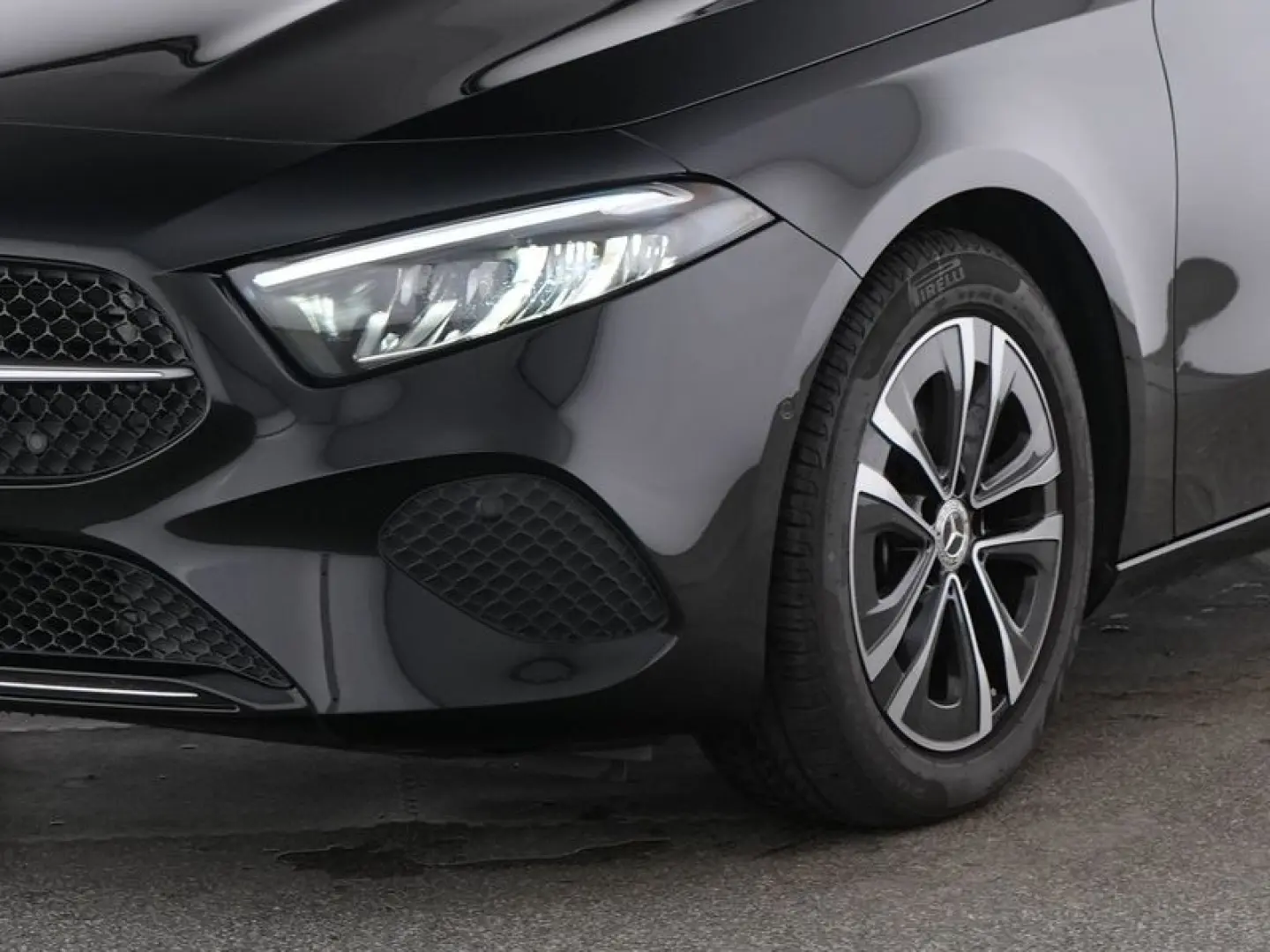 MERCEDES BENZ A220 4MATIC Limousine Progressive