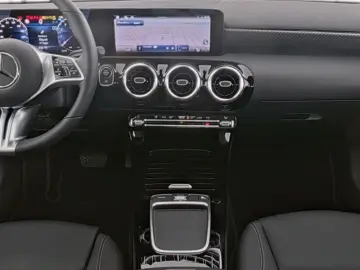 MERCEDES BENZ A220 4MATIC Limousine Progressive