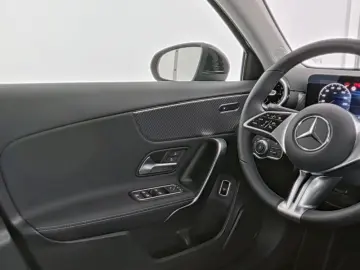 MERCEDES BENZ A220 4MATIC Limousine Progressive