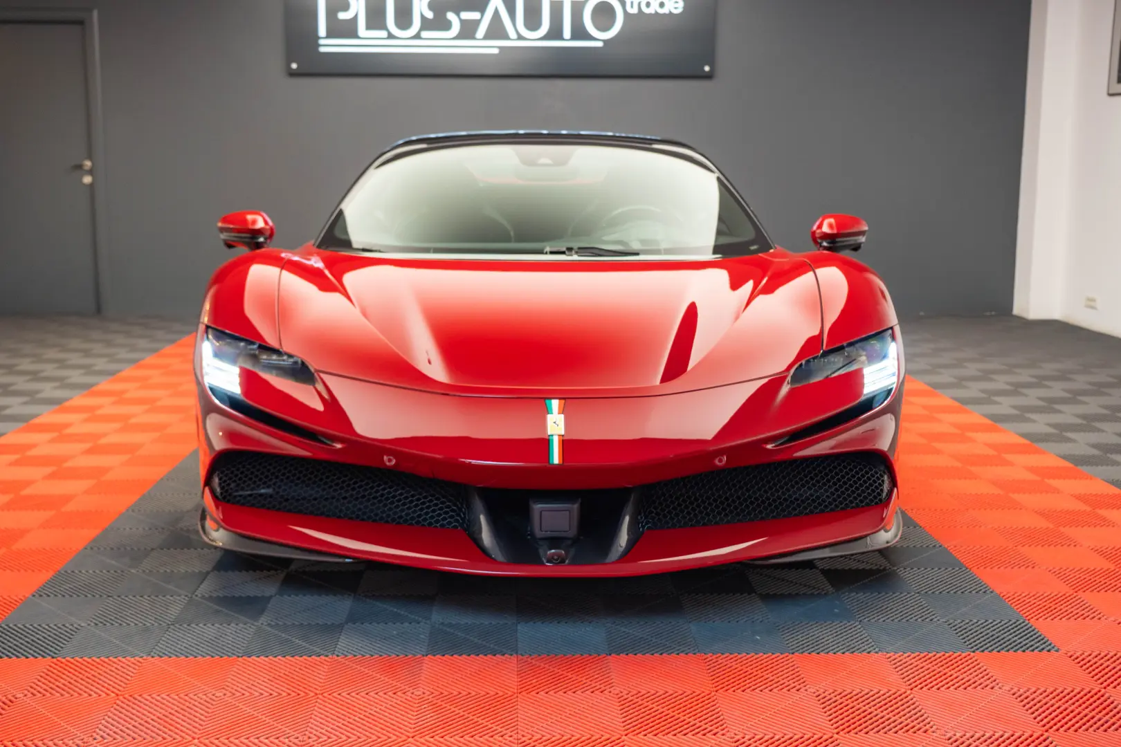 Ferrari SF90 Spider Tailor Made Ispirazioni 16