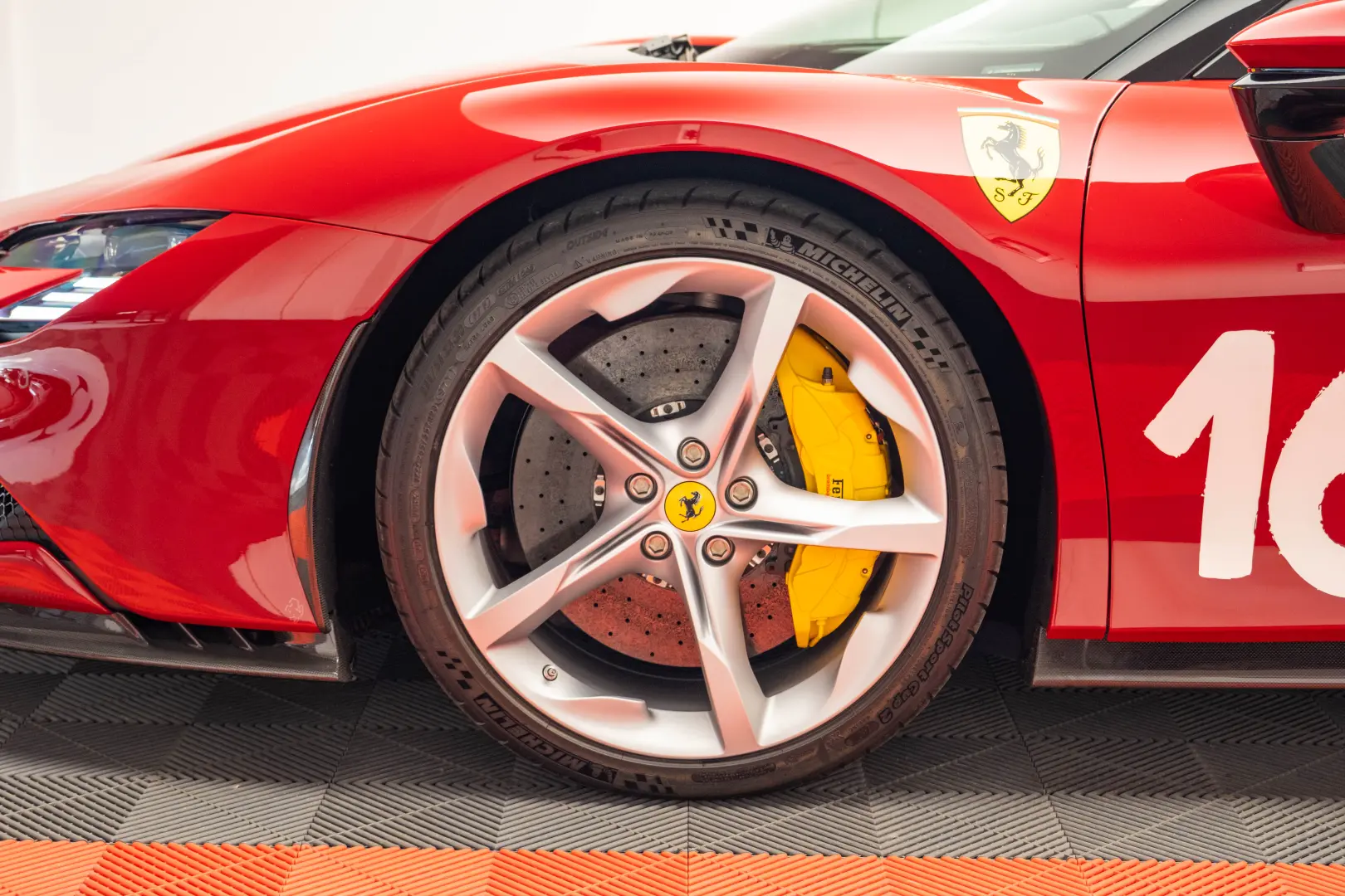 Ferrari SF90 Spider Tailor Made Ispirazioni 16