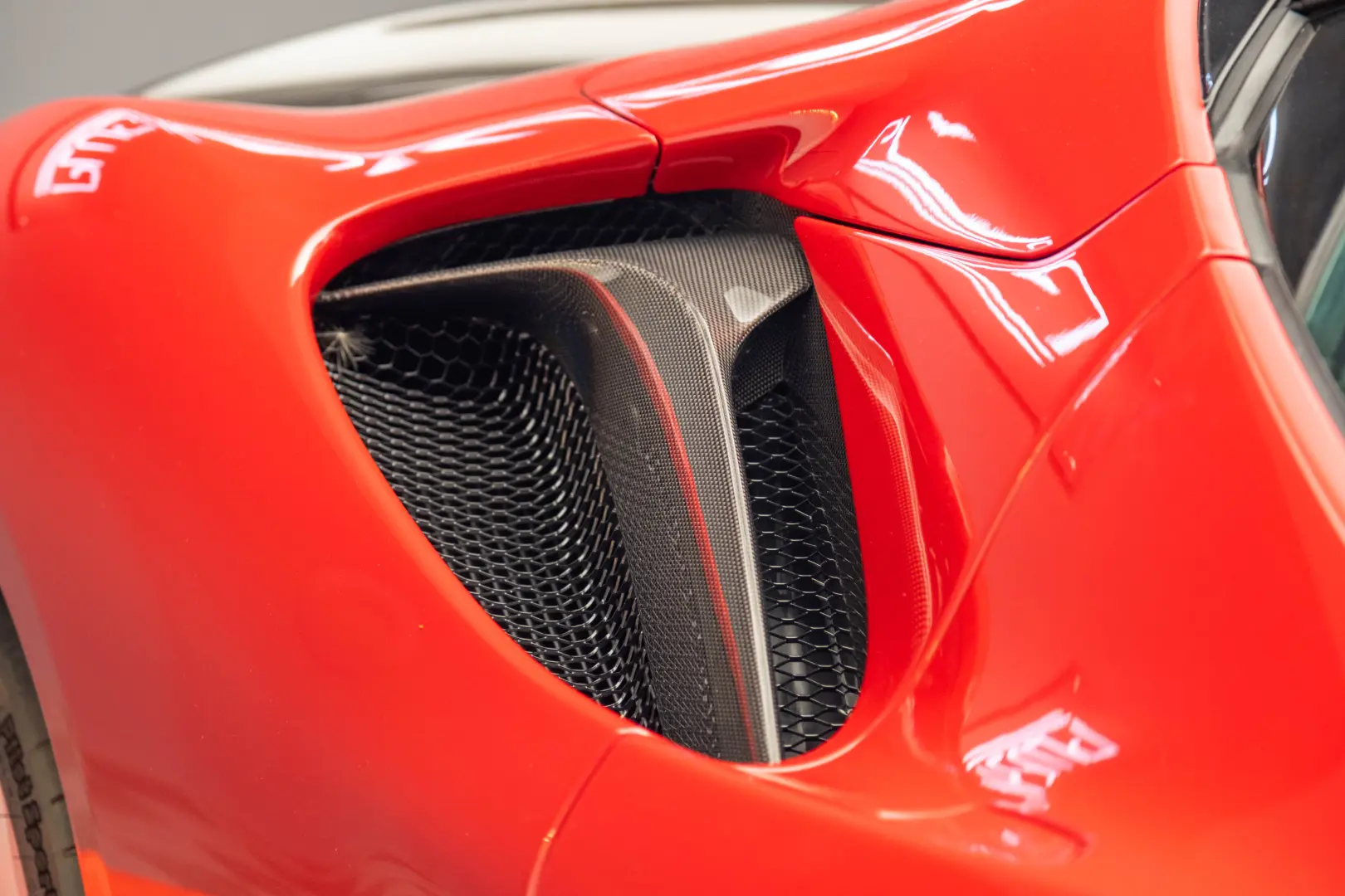 Ferrari SF90 Spider Tailor Made Ispirazioni 16