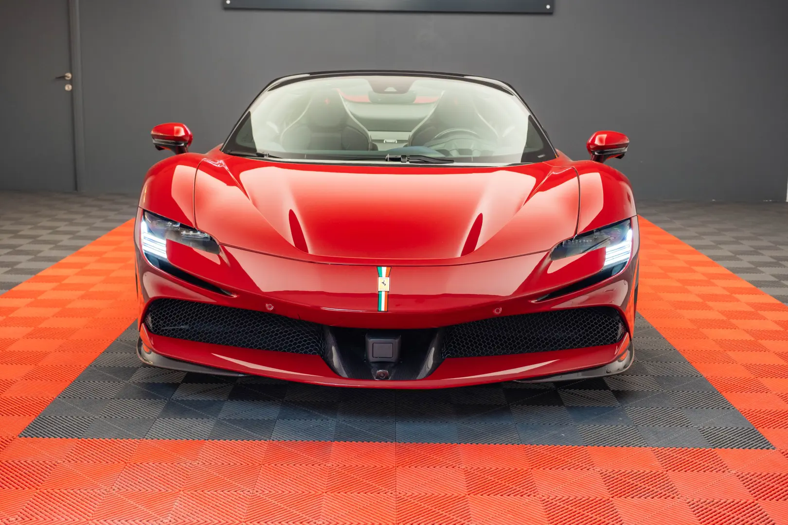 Ferrari SF90 Spider Tailor Made Ispirazioni 16