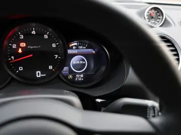 718 Cayman T Chrono CarPlay LED
