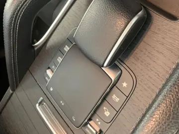 GLE 300 4M AMG Int LED StndHz Distronic+ Kam