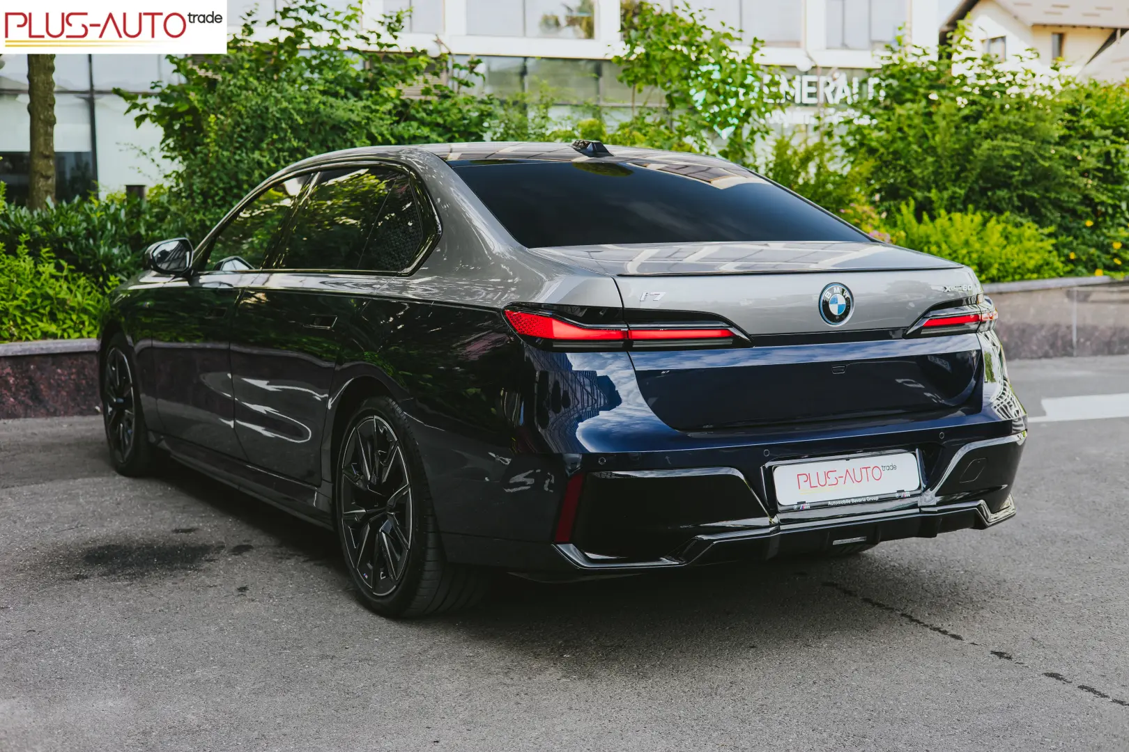 BMW i7