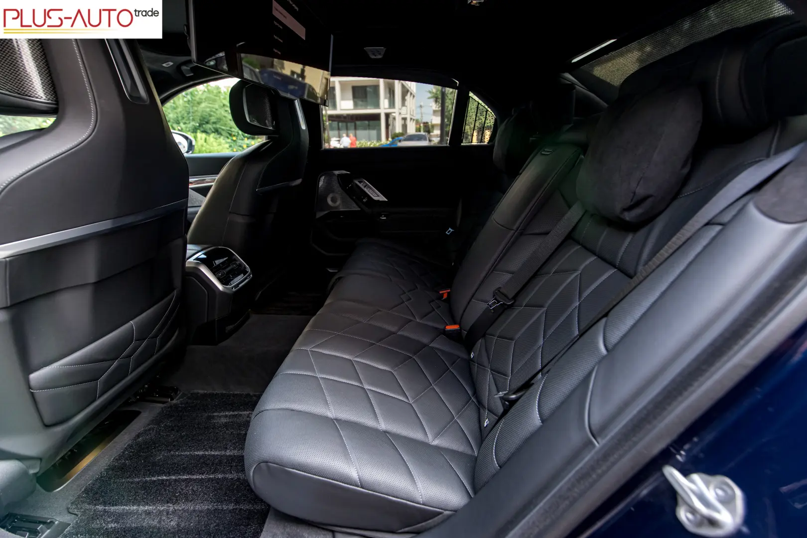 BMW i7