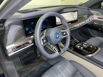 M760 e xDrive Vollausst. ehem.NP: 201.915 ¤